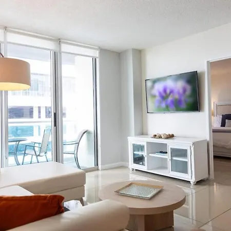 Beachfront 2 Bedroom Apt Full Kitchen - No Resort Fee